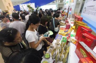 創(chuàng)富泰州丨現(xiàn)場(chǎng)烘烤的黃橋燒餅實(shí)在太誘人！泰興主題日美食指南